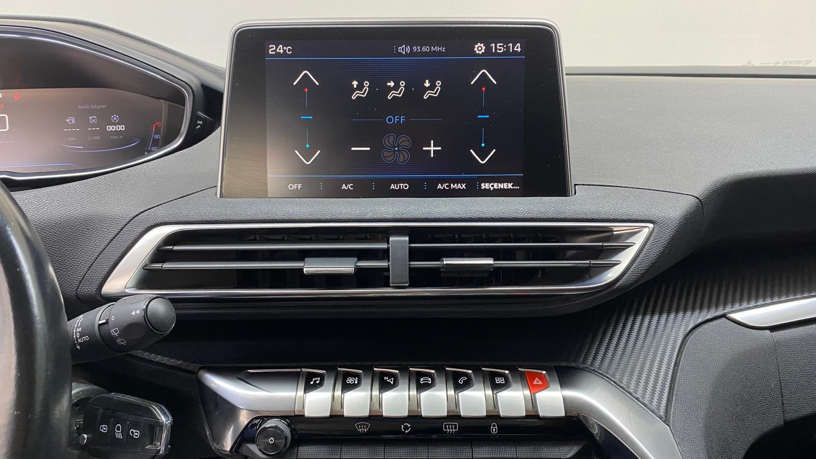 PEUGEOT 3008 8